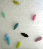 Fruitbombs, 2005, je ca. 30 x 15 cm, Acryl und Wachs auf Keramik